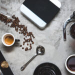 A kávékészítés élménye nem mindenkinek csak az ízekről szól, sokaknak a készítés folyamatáról is, hogy igazi baristaként süröghetsz-foroghatsz otthon.