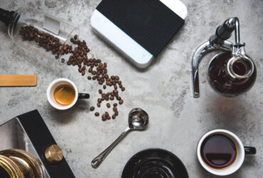 A kávékészítés élménye nem mindenkinek csak az ízekről szól, sokaknak a készítés folyamatáról is, hogy igazi baristaként süröghetsz-foroghatsz otthon.