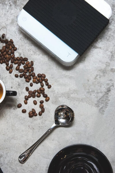 A kávékészítés élménye nem mindenkinek csak az ízekről szól, sokaknak a készítés folyamatáról is, hogy igazi baristaként süröghetsz-foroghatsz otthon.