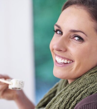 A minőségi fogimplantátum tulajdonképpen átveszi a saját fogad gyökerének a szerepét, így rendkívül stabil alapot biztosít a koronának.